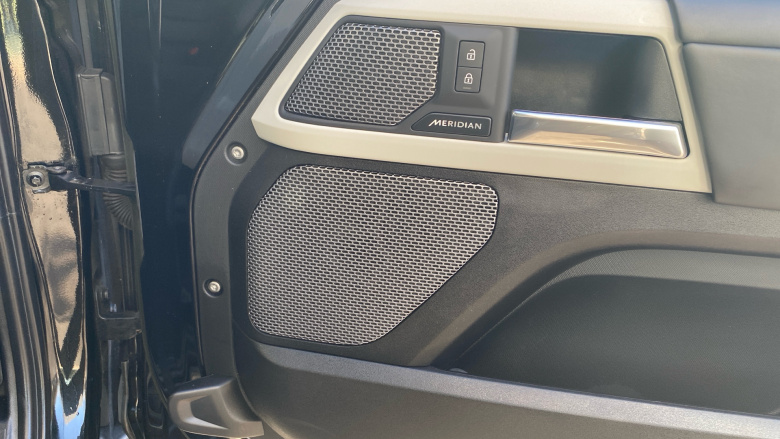 Land Rover Defender 3.0 D250 X-Dynamic SE 90 3dr Auto Diesel Estate